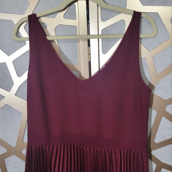 NWT BANANA REPUBLIC Wine Pleated Satin & Chiffon Dress - Picture 2 of 13